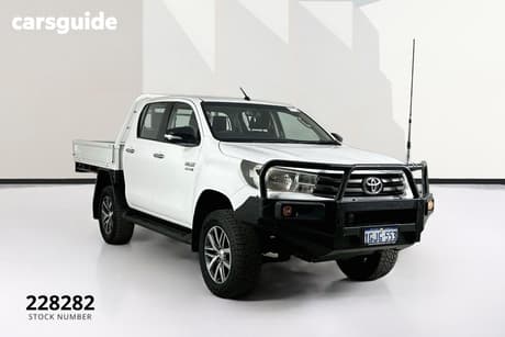 White 2017 Toyota Hilux Dual Cab Chassis Sr (4X4)