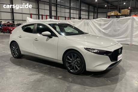 White 2024 Mazda 3 Hatchback G20 Evolve