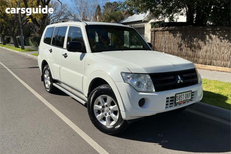 White 2012 Mitsubishi Pajero Wagon Glx Lwb (4X4)