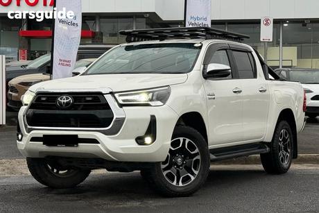 White 2020 Toyota Hilux Double Cab Chassis Sr5 (4X4)
