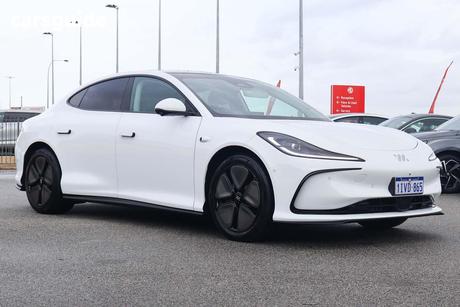 White 2025 MG Im5 Sedan Premium