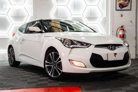 White 2015 Hyundai Veloster Coupe
