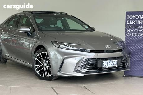 Silver 2025 Toyota Camry Sedan Sl Hybrid