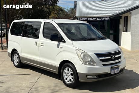 White 2010 Hyundai Imax Wagon