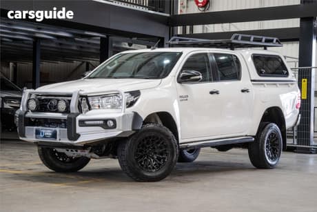 White 2020 Toyota Hilux Double Cab Pick Up Sr (4X4)