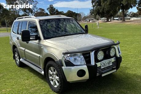 White 2009 Mitsubishi Pajero Wagon Vr-X Lwb (4X4)