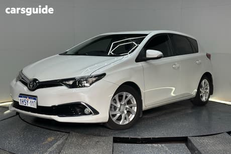 White 2018 Toyota Corolla Hatchback Ascent Sport