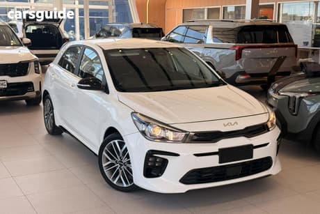 White 2023 Kia RIO Hatchback Gt-Line