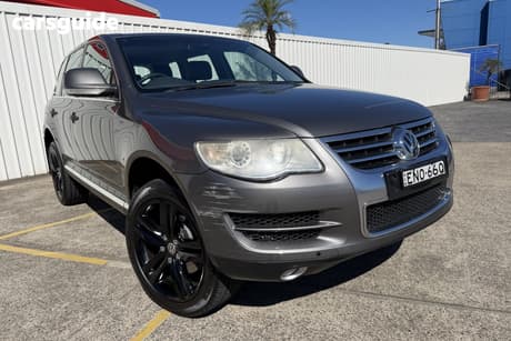 Grey 2009 Volkswagen Touareg Wagon V6 Tdi