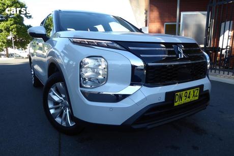White 2025 Mitsubishi Outlander Wagon Es 5 Seat (2Wd)