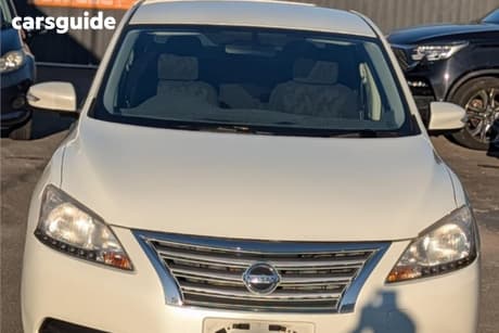 White 2013 Nissan Pulsar Sedan St