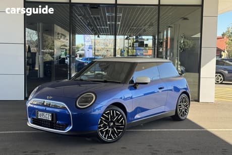 Blue 2024 Mini Cooper Hatchback Se 3D Hatch