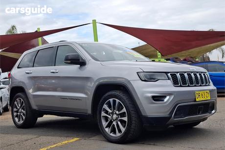 Silver 2017 Jeep Grand Cherokee Wagon Limited (4X4)