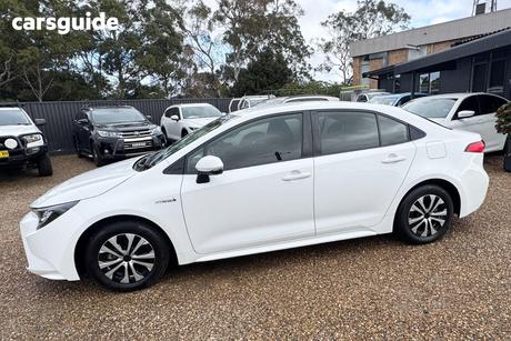 White 2021 Toyota Corolla Sedan Ascent Sport + Navi (Hybrid)