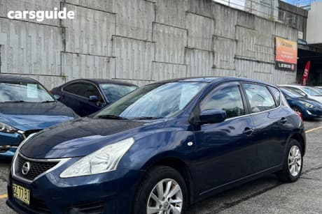 Blue 2014 Nissan Pulsar Hatchback St