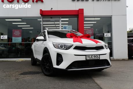 White 2021 Kia Stonic SUV