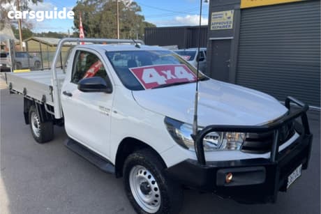 White 2020 Toyota Hilux Cab Chassis Sr (4X4)
