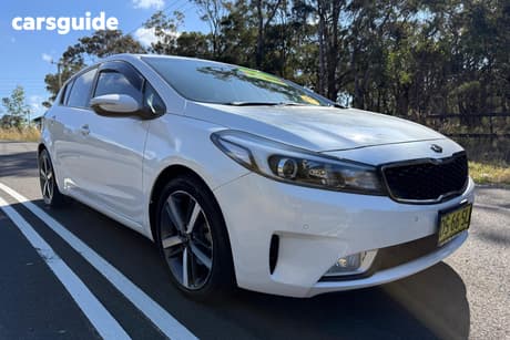 White 2017 Kia Cerato Hatchback Sport