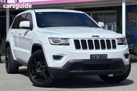White 2015 Jeep Grand Cherokee Wagon Laredo (4X4)