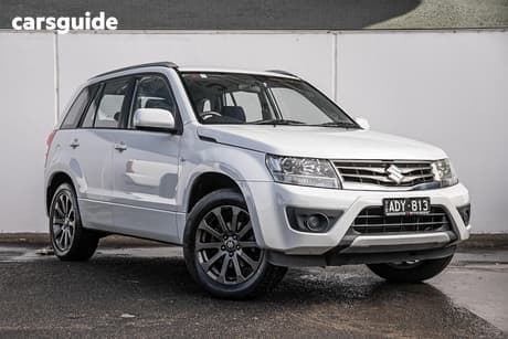 White 2015 Suzuki Grand Vitara Wagon Navigator (4X2)