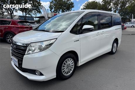White 2014 Toyota Noah SUV ZWR80