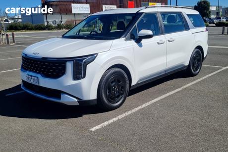 White 2024 Kia Carnival Wagon S