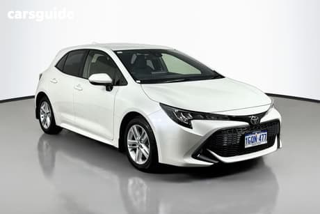 White 2018 Toyota Corolla Hatchback Sx