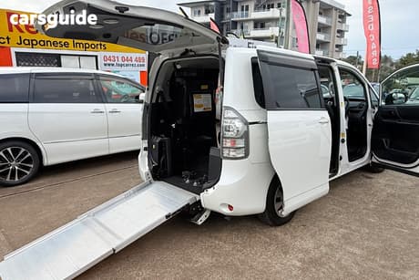 White 2011 Toyota Voxy Wagon