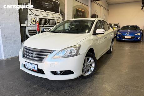 White 2016 Nissan Pulsar Sedan St-L