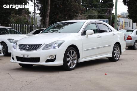 White 2008 Toyota Crown Sedan GRS204