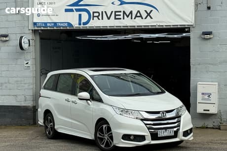 White 2016 Honda Odyssey Wagon Vti-L