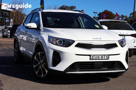 White 2022 Kia Stonic Wagon Sport