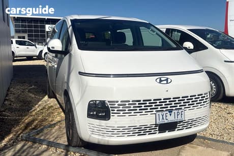 White 2023 Hyundai Staria Wagon