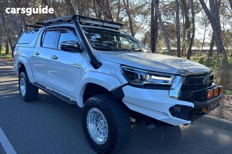 White 2020 Toyota Hilux Double Cab Pick Up Sr5 (4X4)