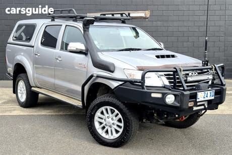 Silver 2015 Toyota Hilux Dual Cab Pick-up Sr5 (4X4)