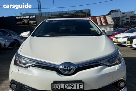 White 2016 Toyota Corolla Hatchback Hybrid