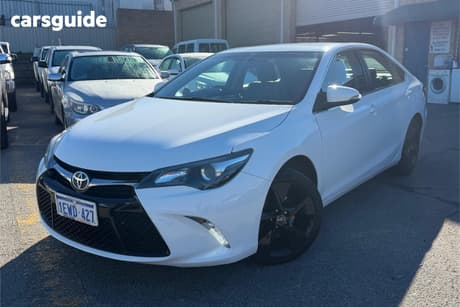 White 2015 Toyota Camry Sedan Atara Sx