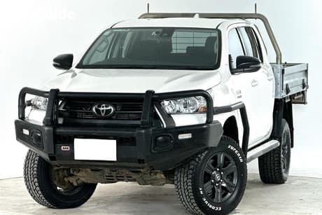 White 2022 Toyota Hilux Double Cab Chassis Sr (4X4)