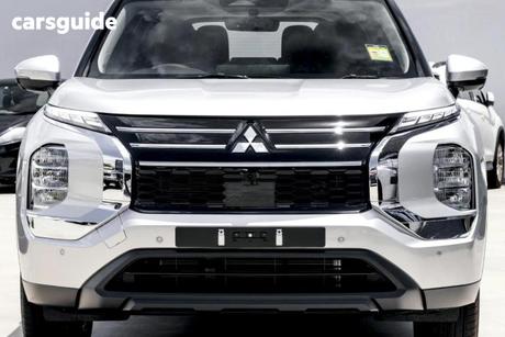 Silver 2026 Mitsubishi Outlander Wagon Es 7 Seat (2Wd)