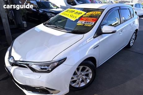White 2017 Toyota Corolla Hatchback Hybrid