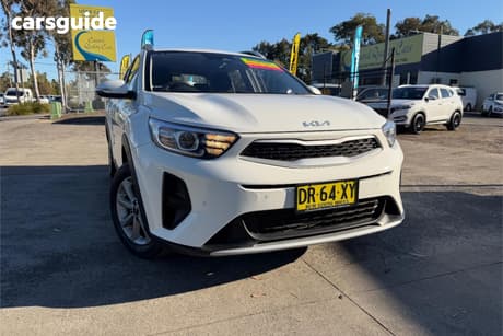 White 2024 Kia Stonic Wagon S