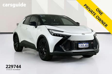 White 2024 Toyota C-HR Wagon Gr-Sport Hybrid