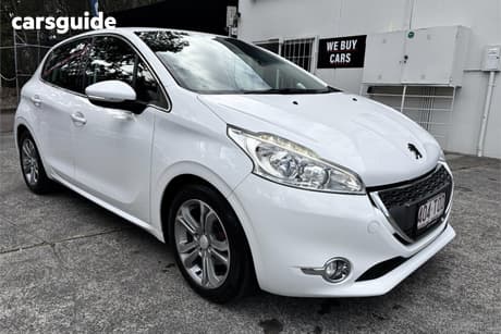 White 2013 Peugeot 208 Hatchback Allure
