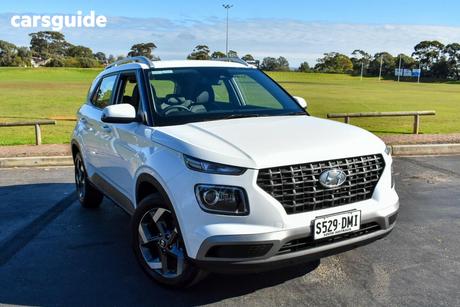White 2025 Hyundai Venue Wagon Active