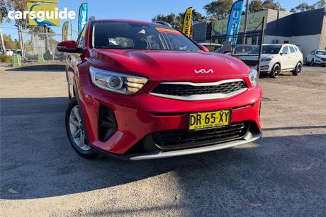 Red 2024 Kia Stonic Wagon S