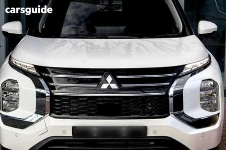 White 2026 Mitsubishi Outlander Wagon Es 7 Seat (2Wd)