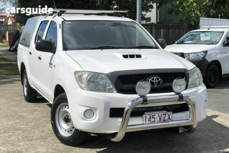 White 2010 Toyota Hilux Dual Cab Pick-up Sr