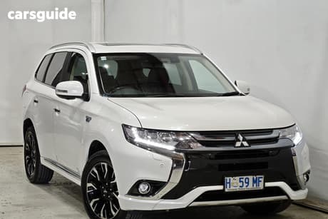 White 2018 Mitsubishi Outlander Wagon Exceed (Hybrid)