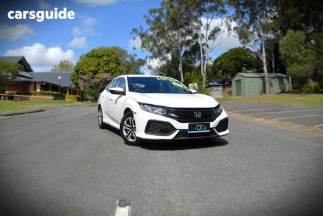 White 2017 Honda Civic Hatchback Vti