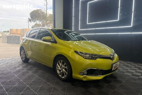 Green 2016 Toyota Corolla Hatchback Ascent Sport